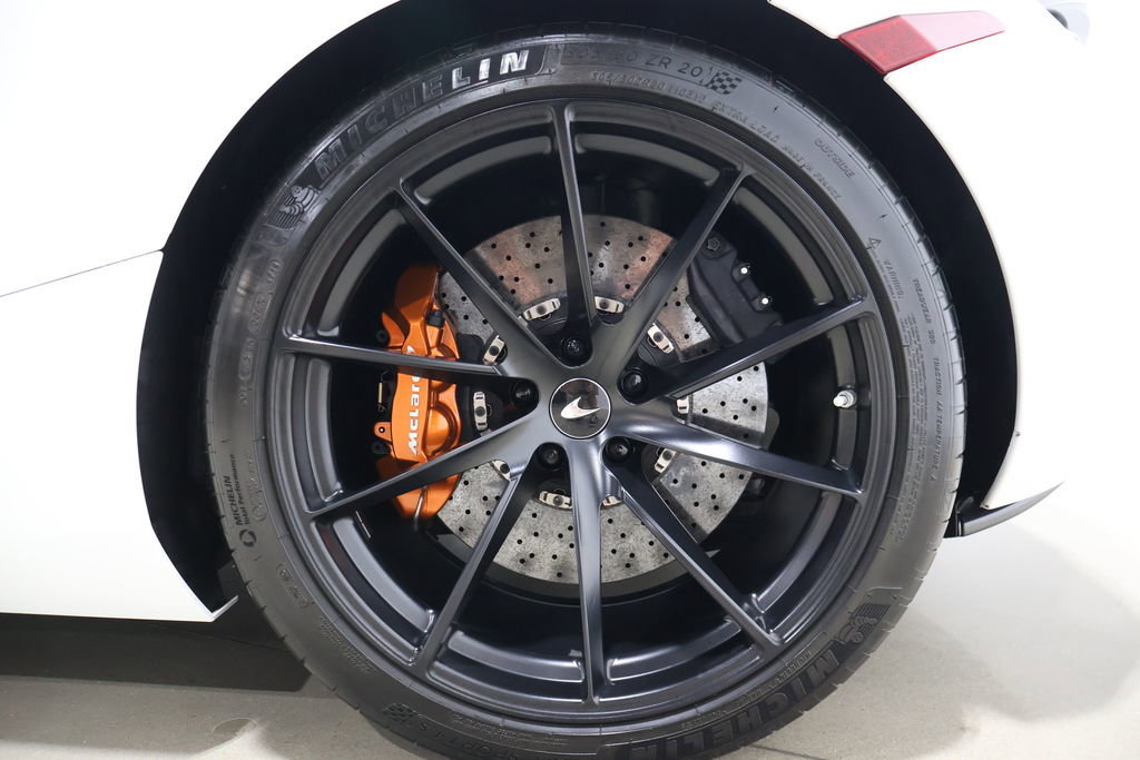 Used 2020 McLaren 720S Spider image 32