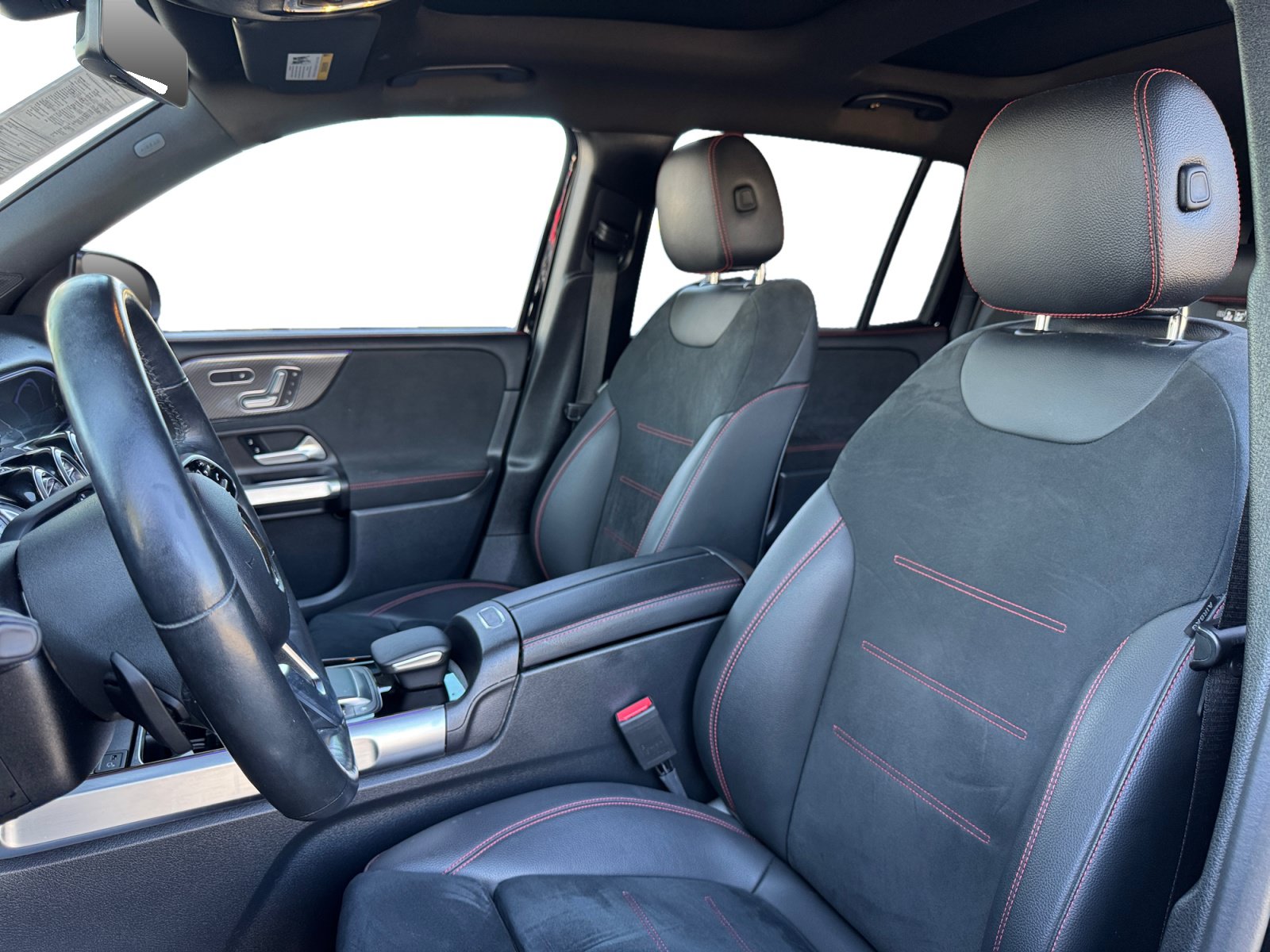 Used 2023 Mercedes-Benz GLB 250 image 9