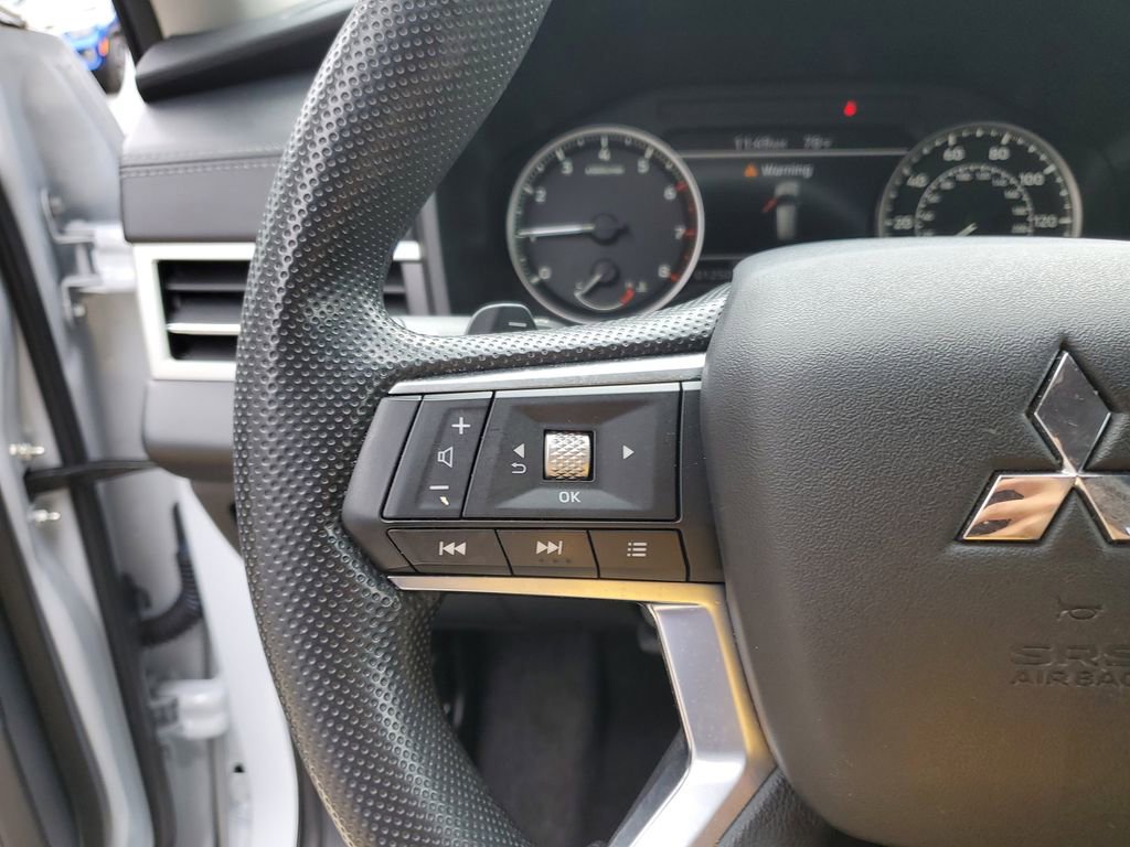 Used 2023 Mitsubishi Outlander ES FWD image 21