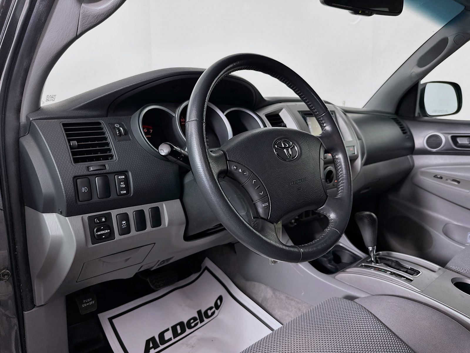 Used 2011 Toyota Tacoma PreRunner w/ TRD Sport Pkg RWD image 9