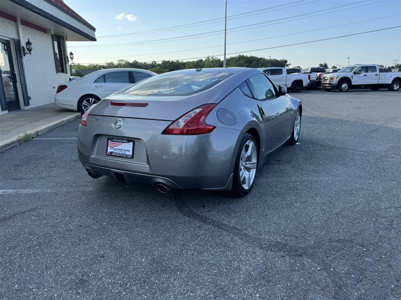 Used 2010 Nissan 370Z Touring RWD image 4