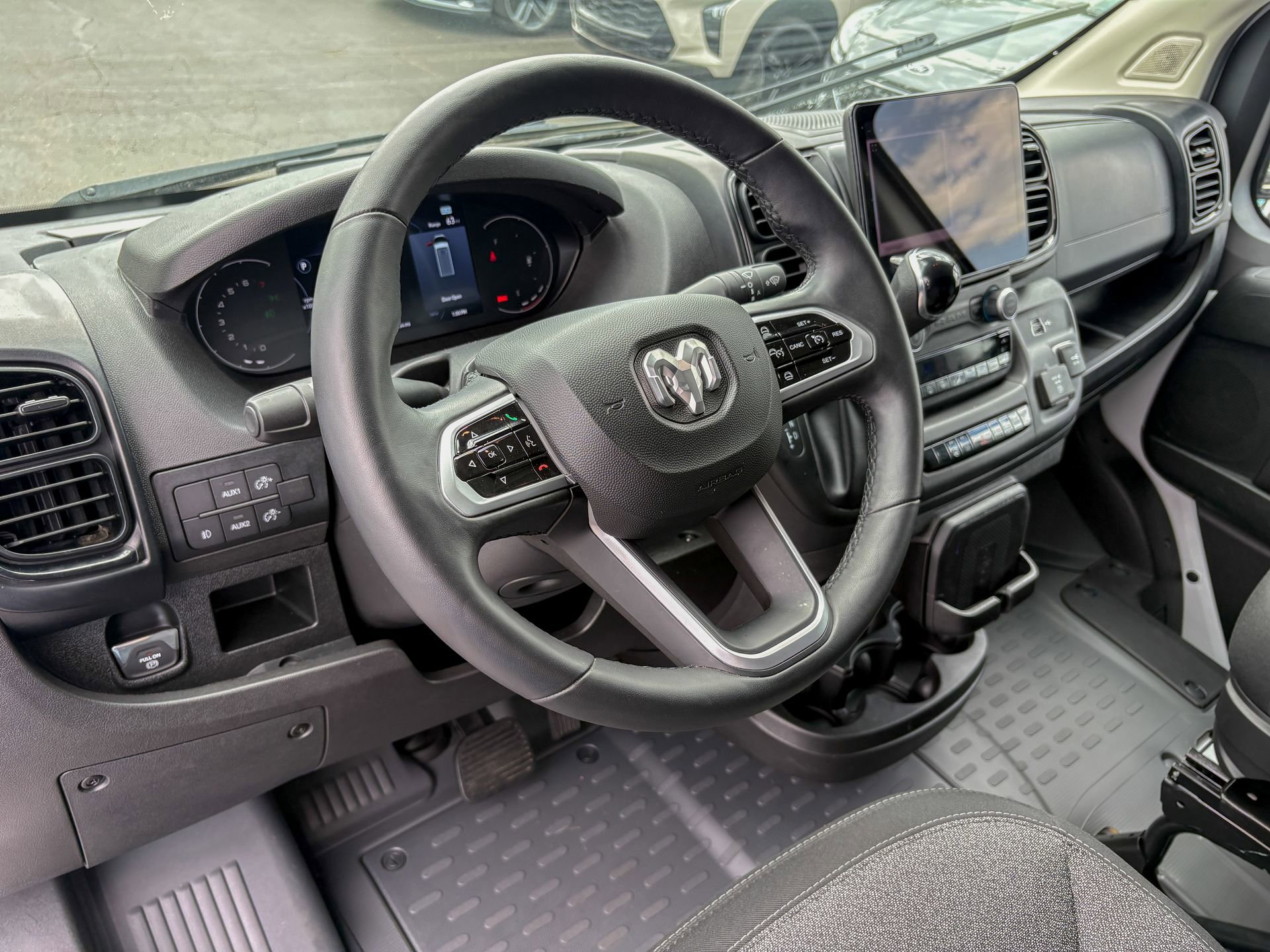 Used 2024 RAM ProMaster 2500 w/ Premium Convenience Group FWD image 4