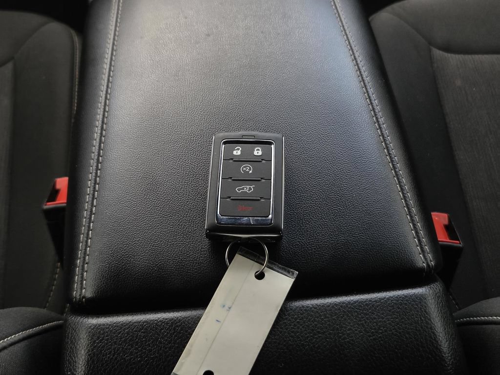 Used 2025 Jeep Grand Cherokee Laredo RWD image 35