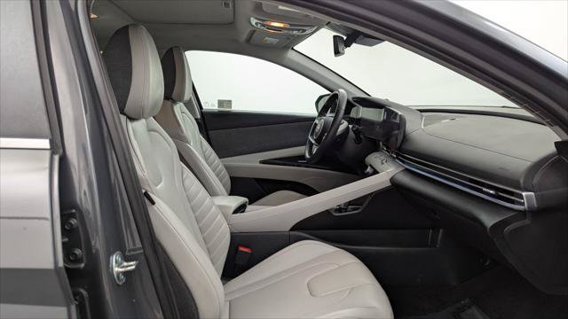 Used 2025 Hyundai Elantra Limited FWD image 21