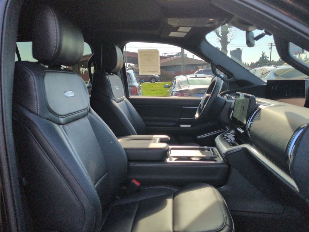 New 2025 Ford Expedition Platinum w/ Stealth Performance Package AWD/4WD image 32