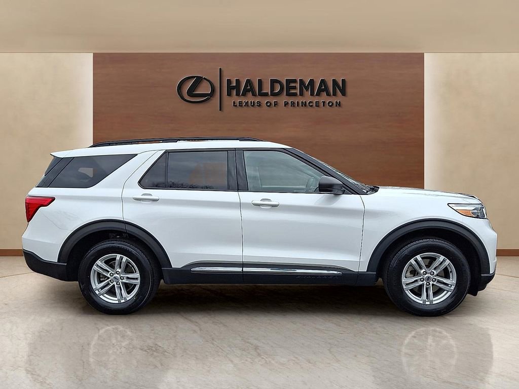 Used 2021 Ford Explorer XLT w/ Equipment Group 202A AWD/4WD image 7