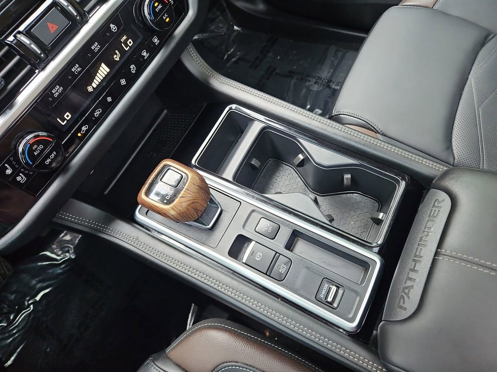 Used 2025 Nissan Pathfinder Platinum image 21