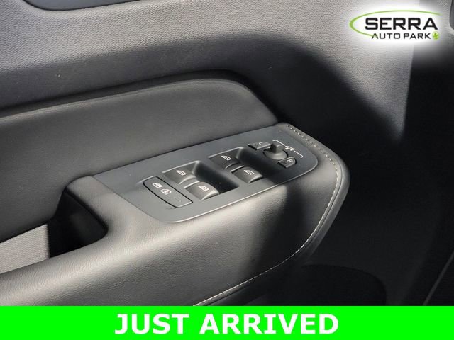 Used 2024 Volvo XC60 B5 Ultimate AWD/4WD image 23
