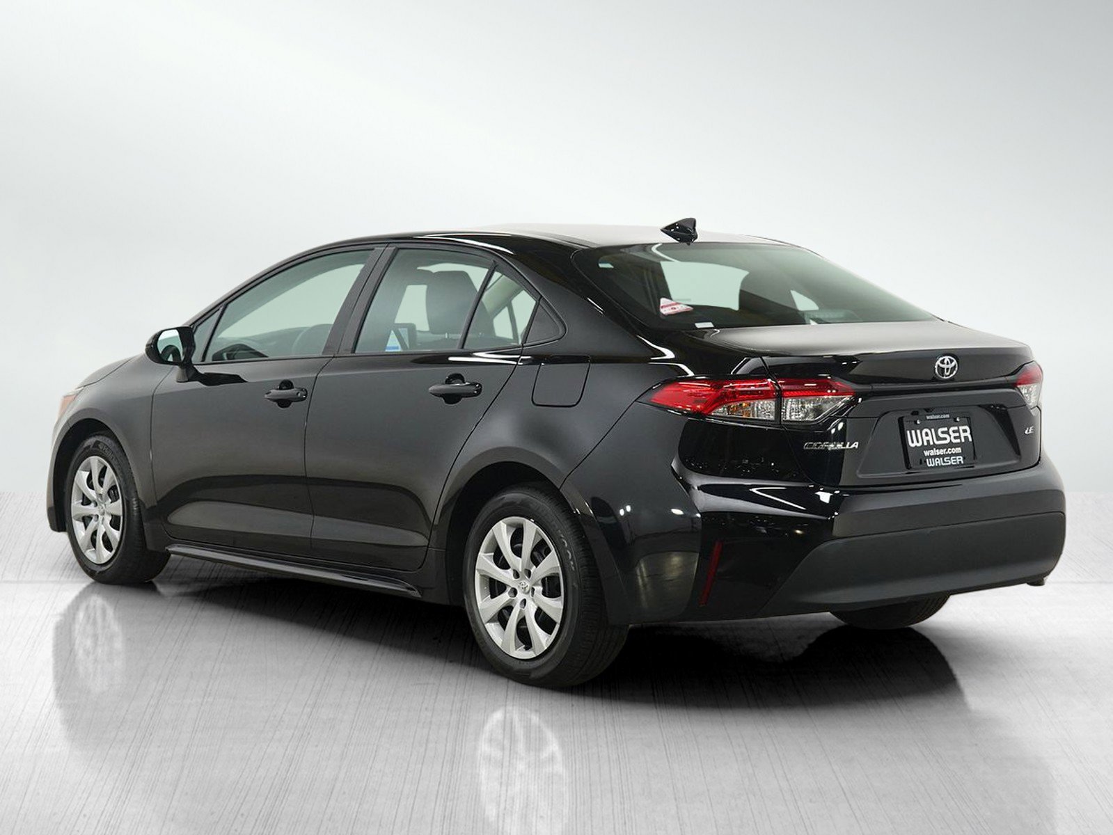 Used 2025 Toyota Corolla LE FWD image 3