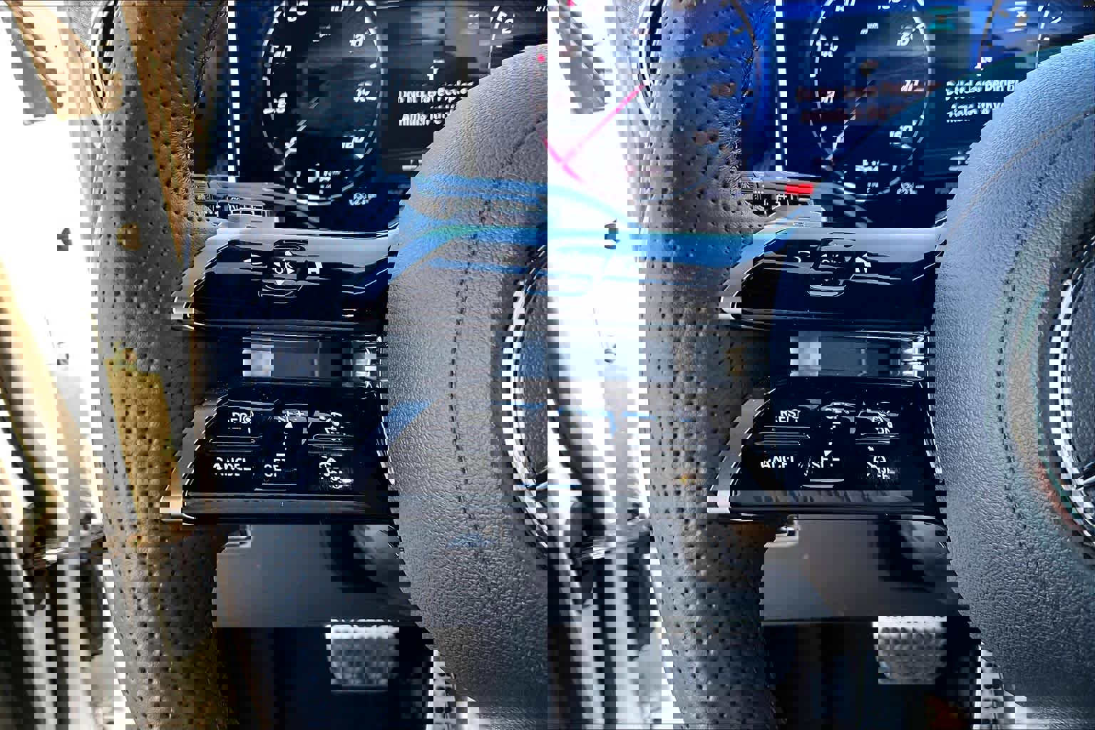 Used 2025 Mercedes-Benz GLC 300 4MATIC image 21