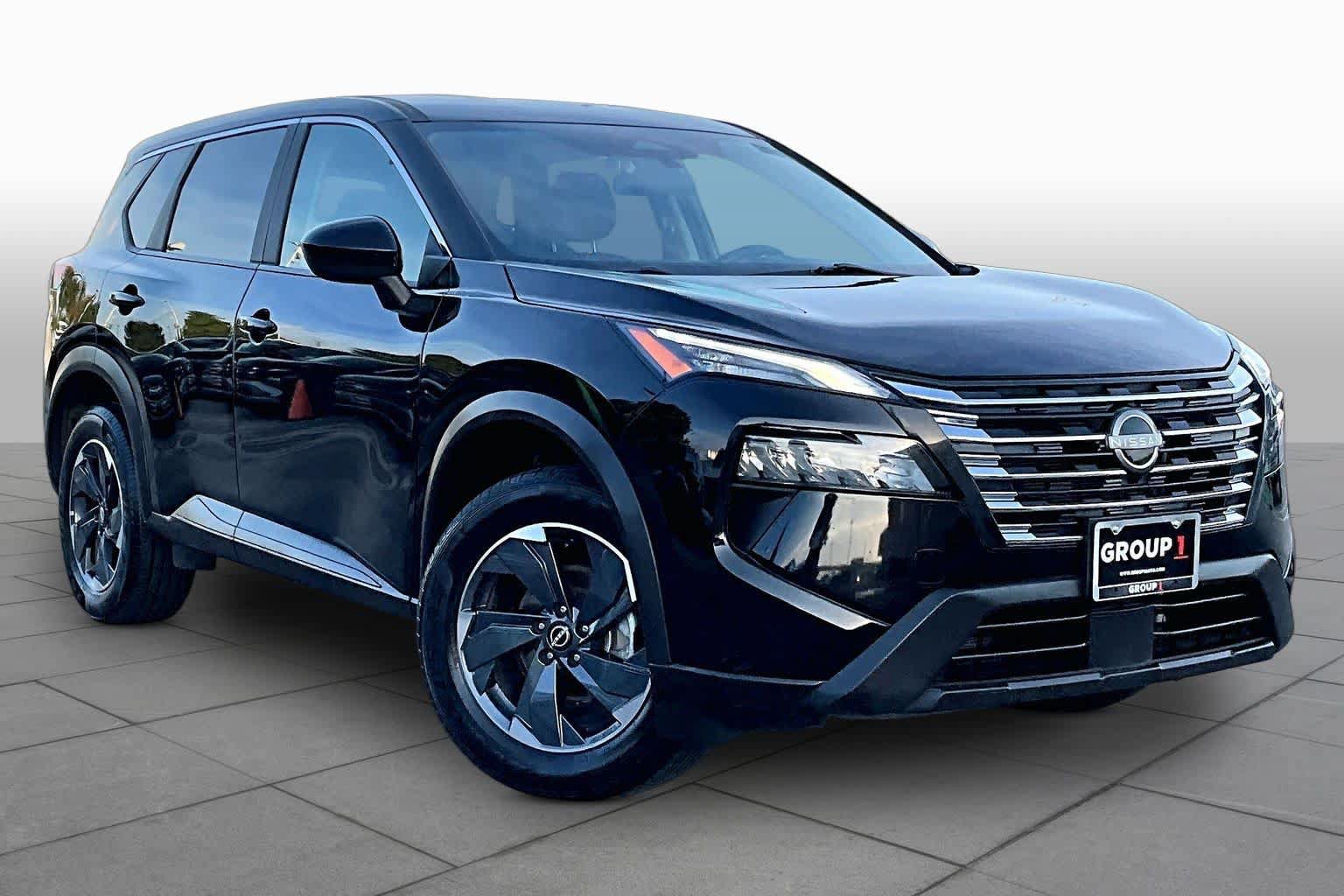 Used 2024 Nissan Rogue SV FWD image 3