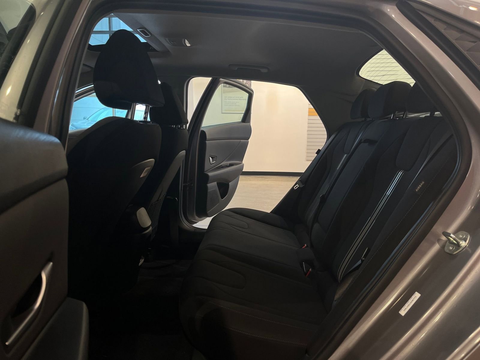 Used 2025 Hyundai Elantra SEL image 25