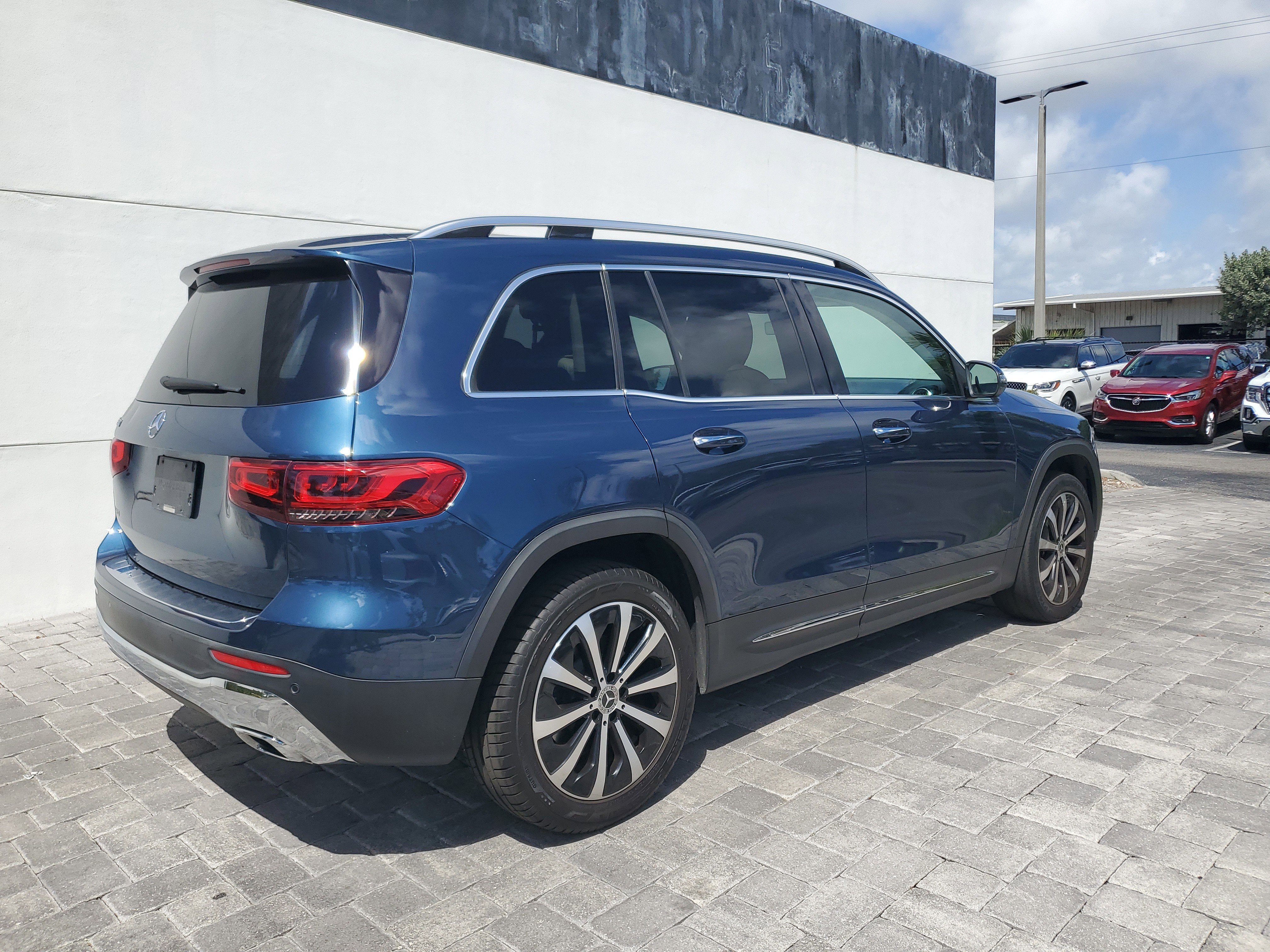 Used 2021 Mercedes-Benz GLB 250 image 3