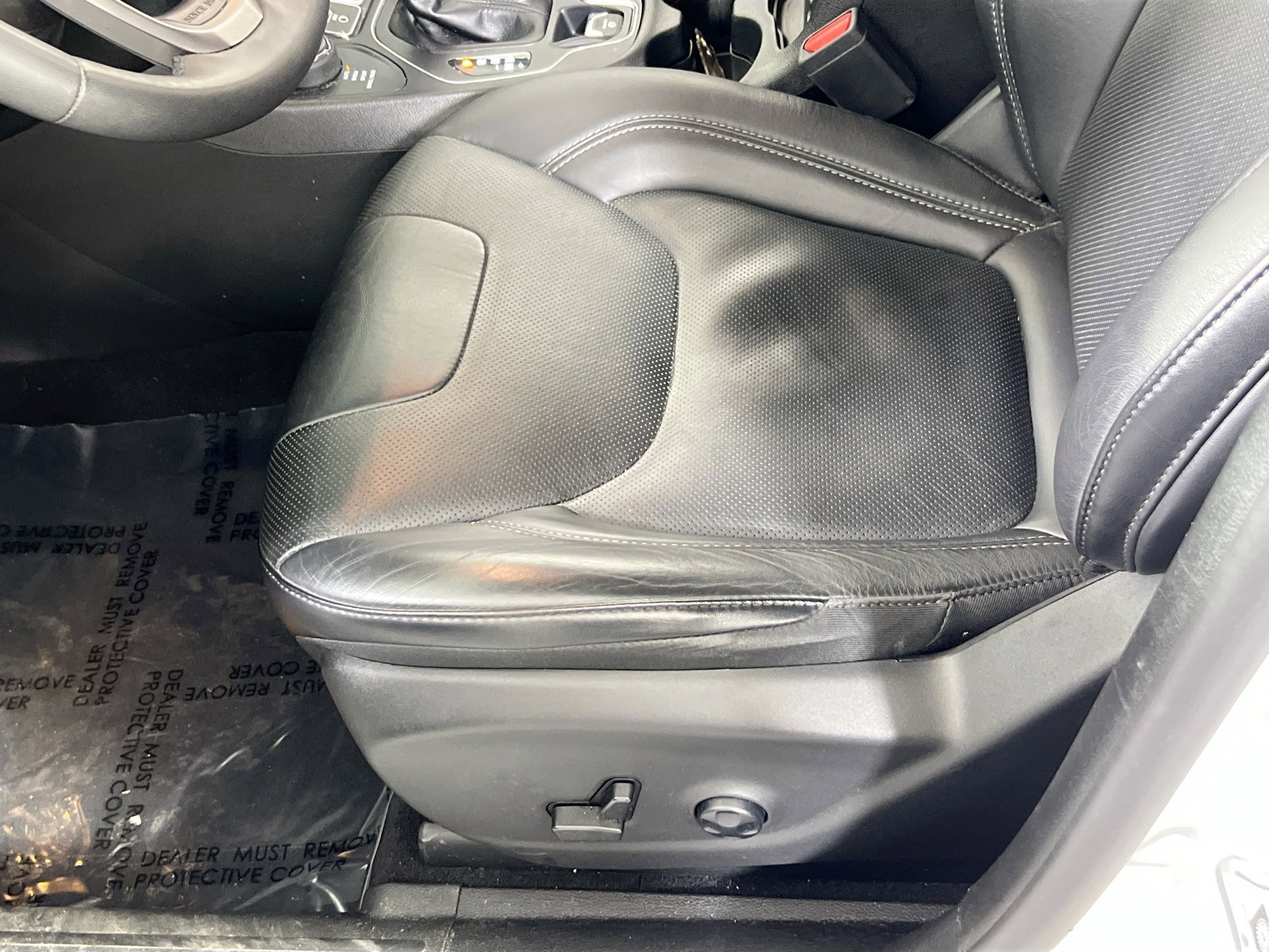 Used 2021 Jeep Cherokee Latitude Lux w/ Comfort/Convenience Group image 18