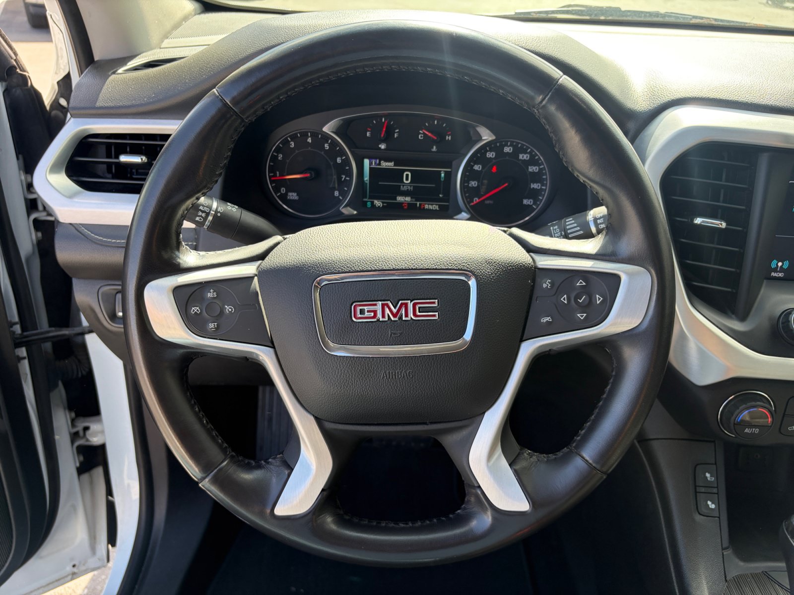 Used 2018 GMC Acadia SLT AWD/4WD image 9