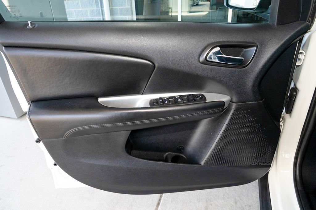 Used 2018 Dodge Journey SXT w/ Blacktop Package FWD image 12