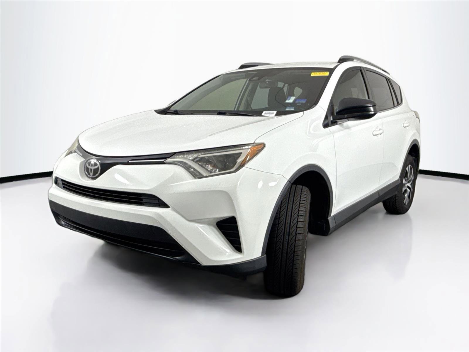 Used 2018 Toyota RAV4 LE video 2