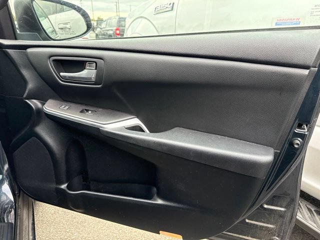 Used 2015 Toyota Camry SE FWD image 16