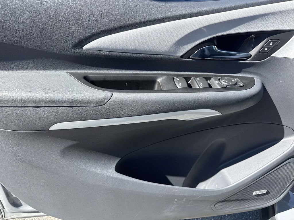 Used 2020 Chevrolet Bolt Premier w/ Infotainment Package FWD image 18