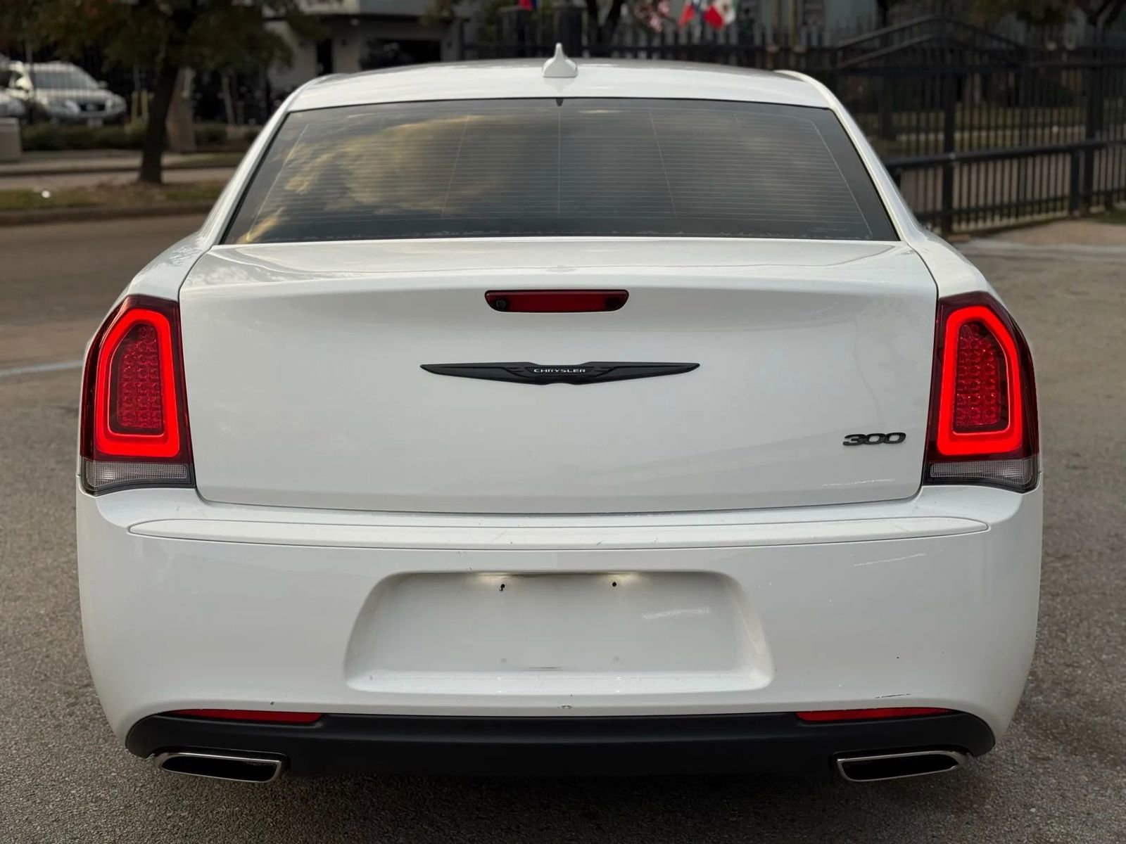 Used 2022 Chrysler 300 Touring w/ Sport Appearance Package RWD image 5
