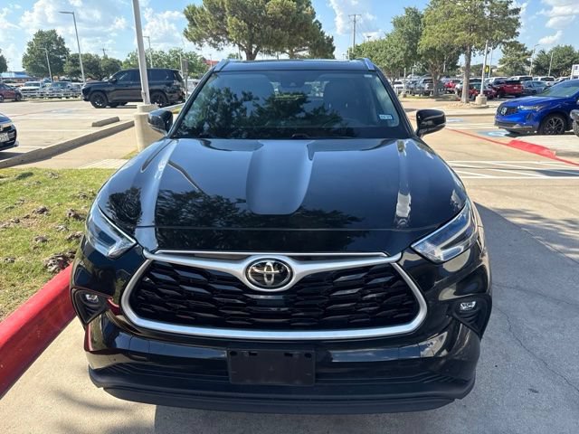 Used 2021 Toyota Highlander XLE FWD image 3