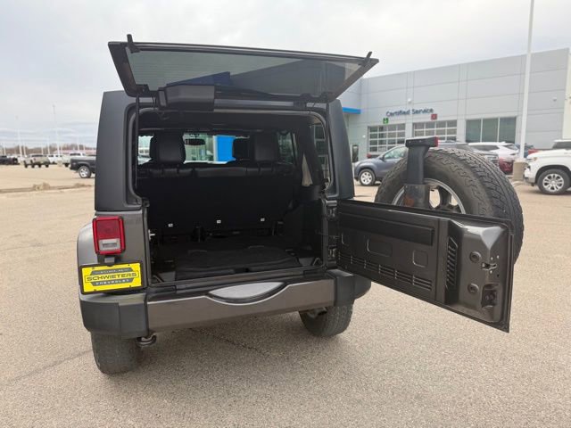Used 2017 Jeep Wrangler Unlimited Sahara w/ Connectivity Group image 15