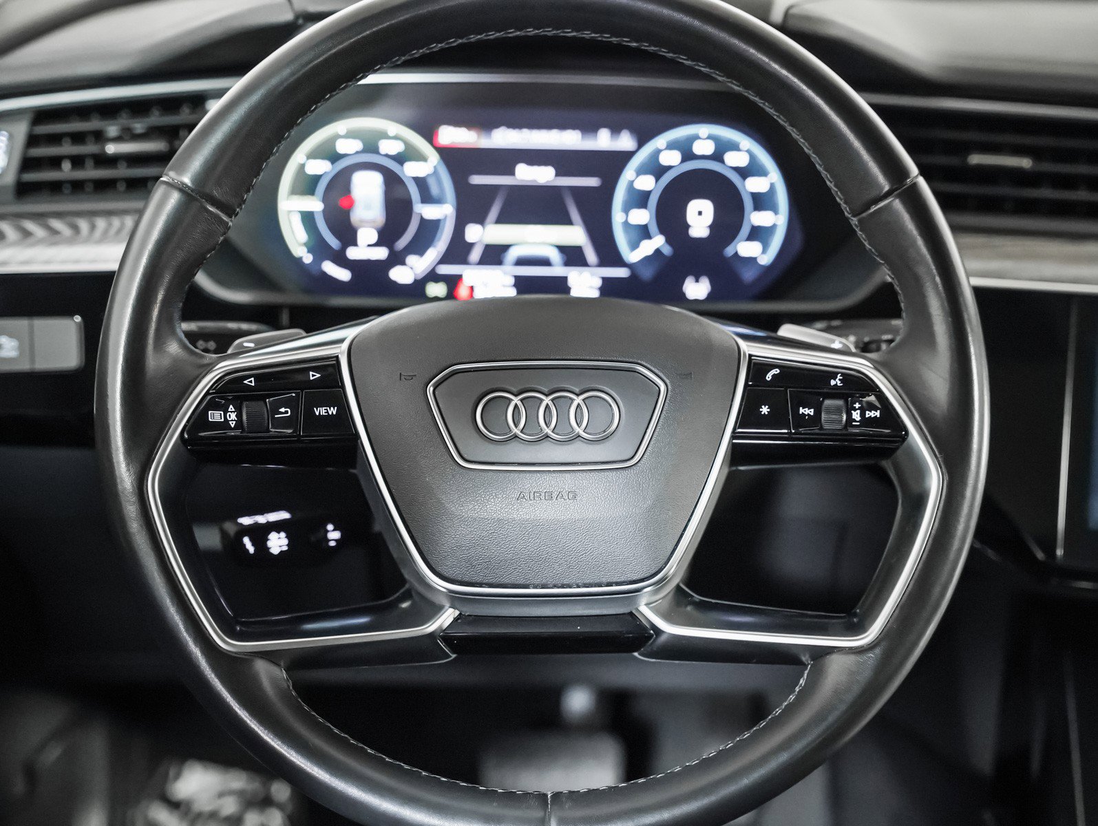 Used 2022 Audi e-tron Premium w/ Convenience Plus Package image 15