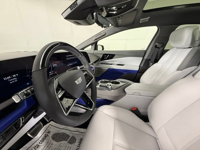 New 2026 Cadillac Optiq Sport 1 w/ LPO, ONYX Package AWD/4WD image 17