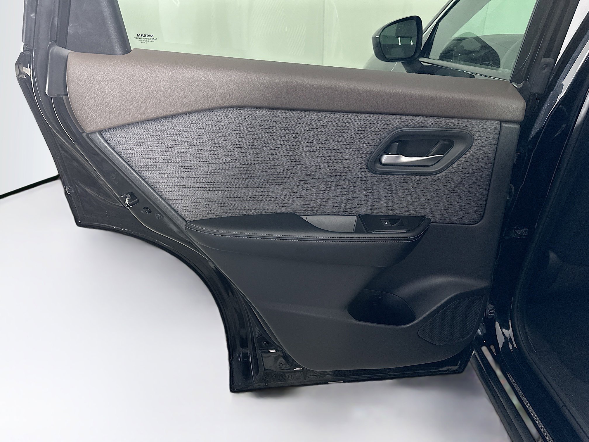 Used 2023 Nissan Rogue SV image 26