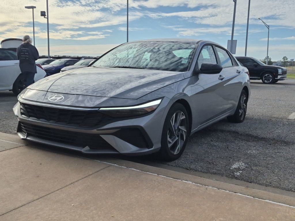 Used 2025 Hyundai Elantra Sport image 5