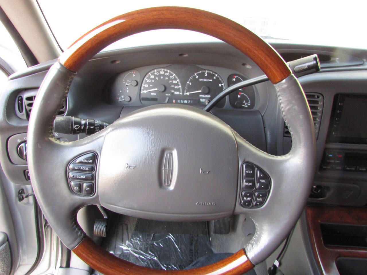 Used 2000 Lincoln Navigator 4WD image 24