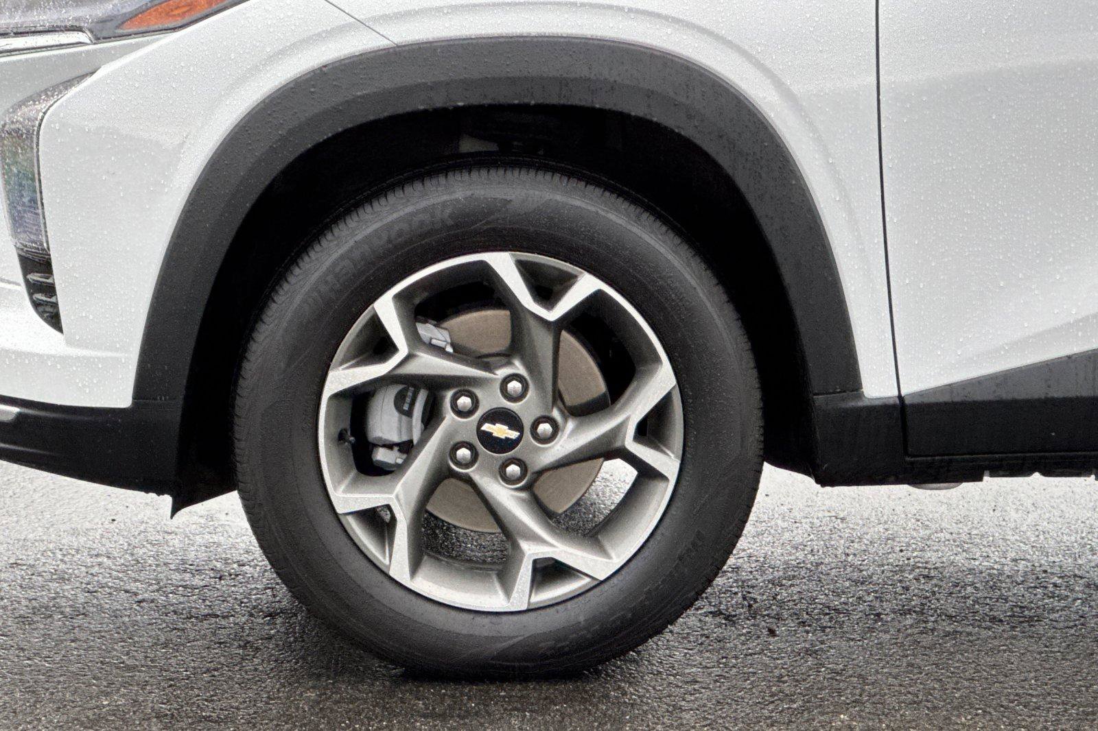 Used 2025 Chevrolet Trax LT image 28