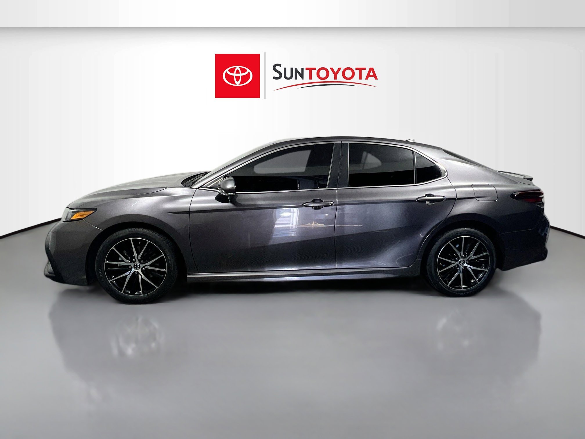 Used 2023 Toyota Camry SE image 7