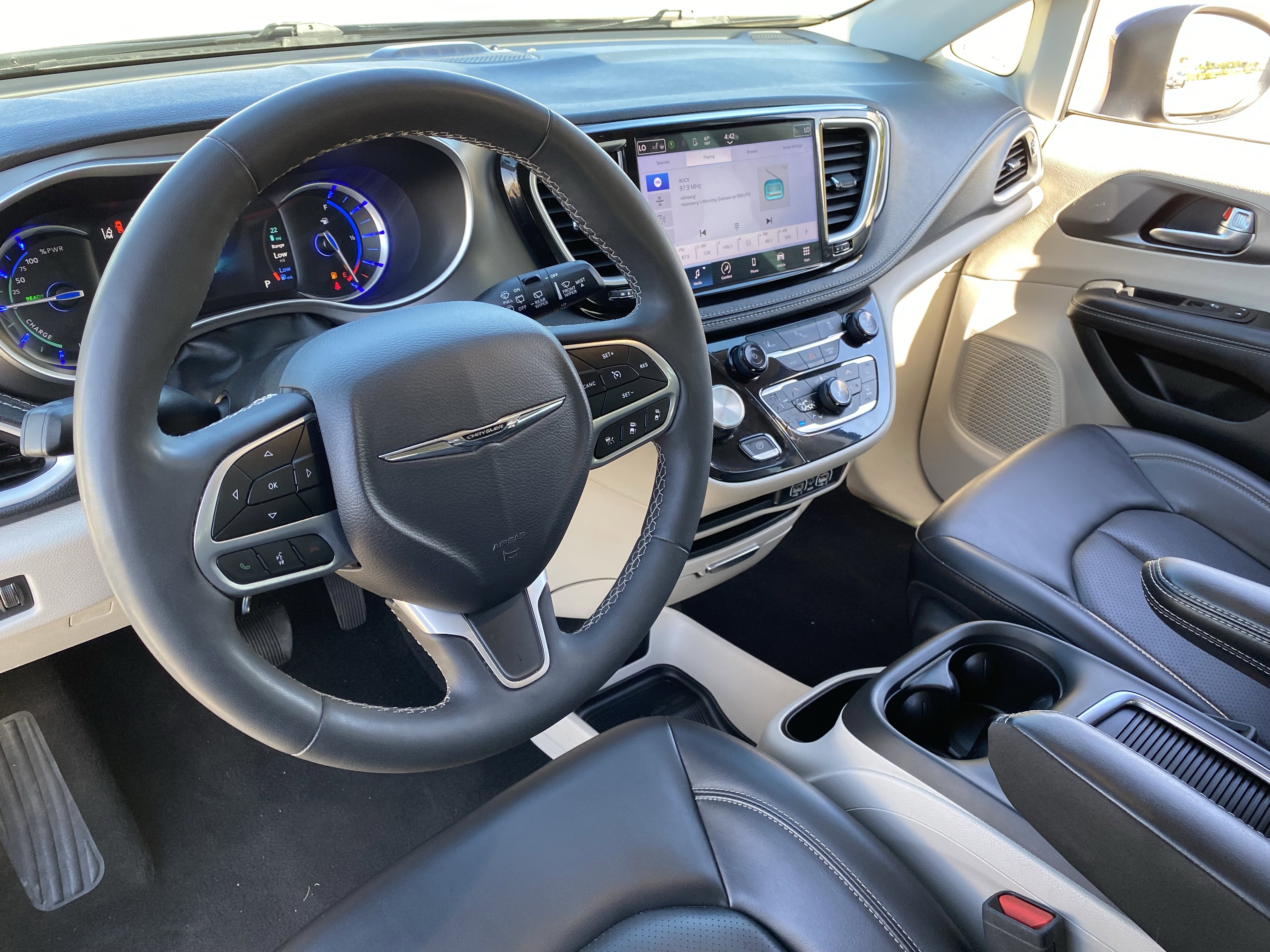 Used 2023 Chrysler Pacifica Touring-L image 20