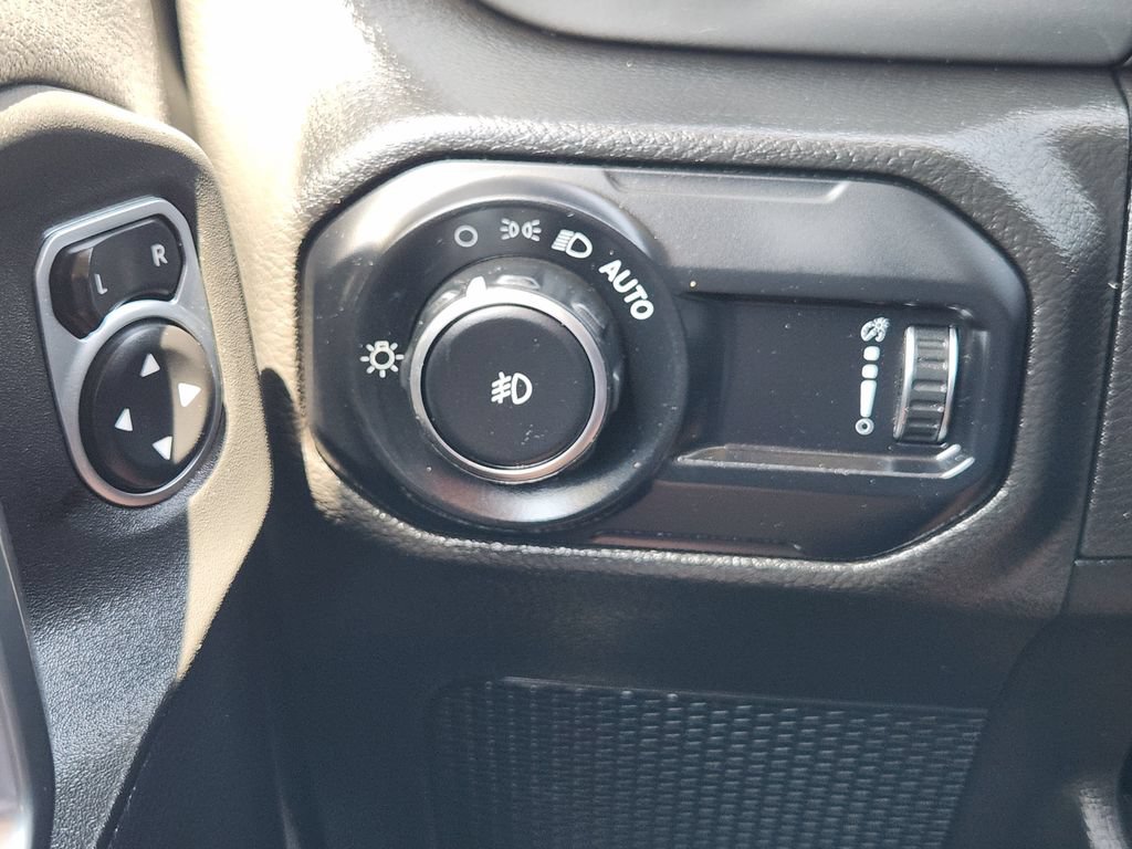 Used 2023 Jeep Wrangler Unlimited Sahara w/ Cold Weather Group AWD/4WD image 24