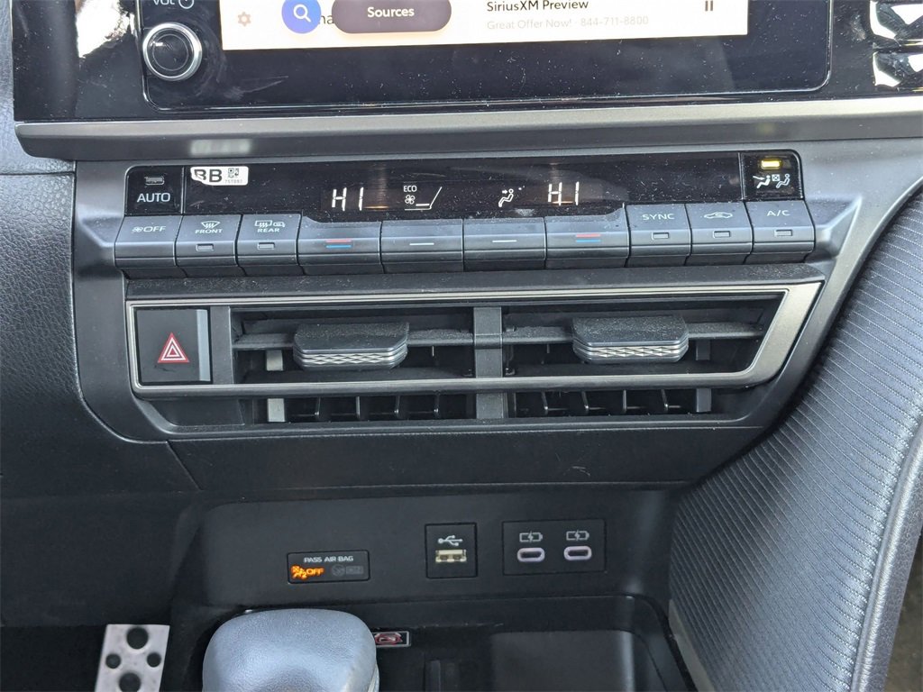 Used 2025 Toyota Camry SE image 25