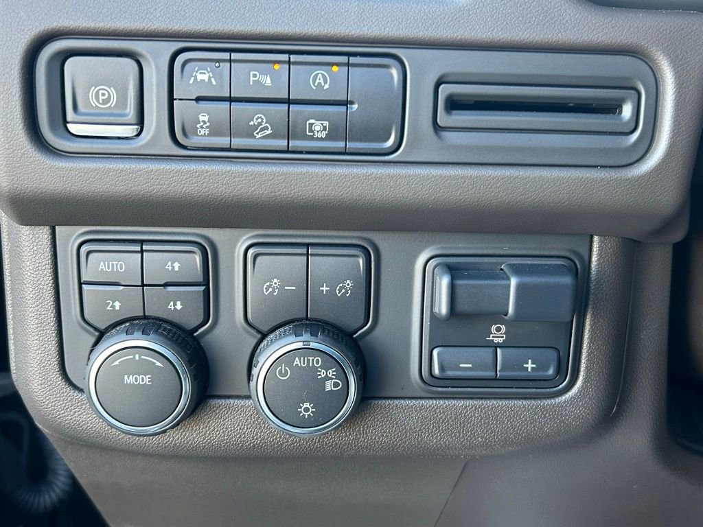 Used 2024 Chevrolet Tahoe Z71 w/ Luxury Package image 30