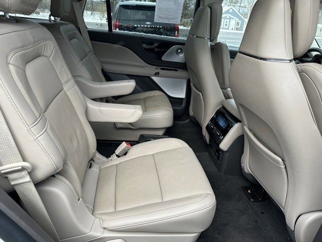 Used 2023 Lincoln Aviator Reserve w/ Equipment Group 201A image 17