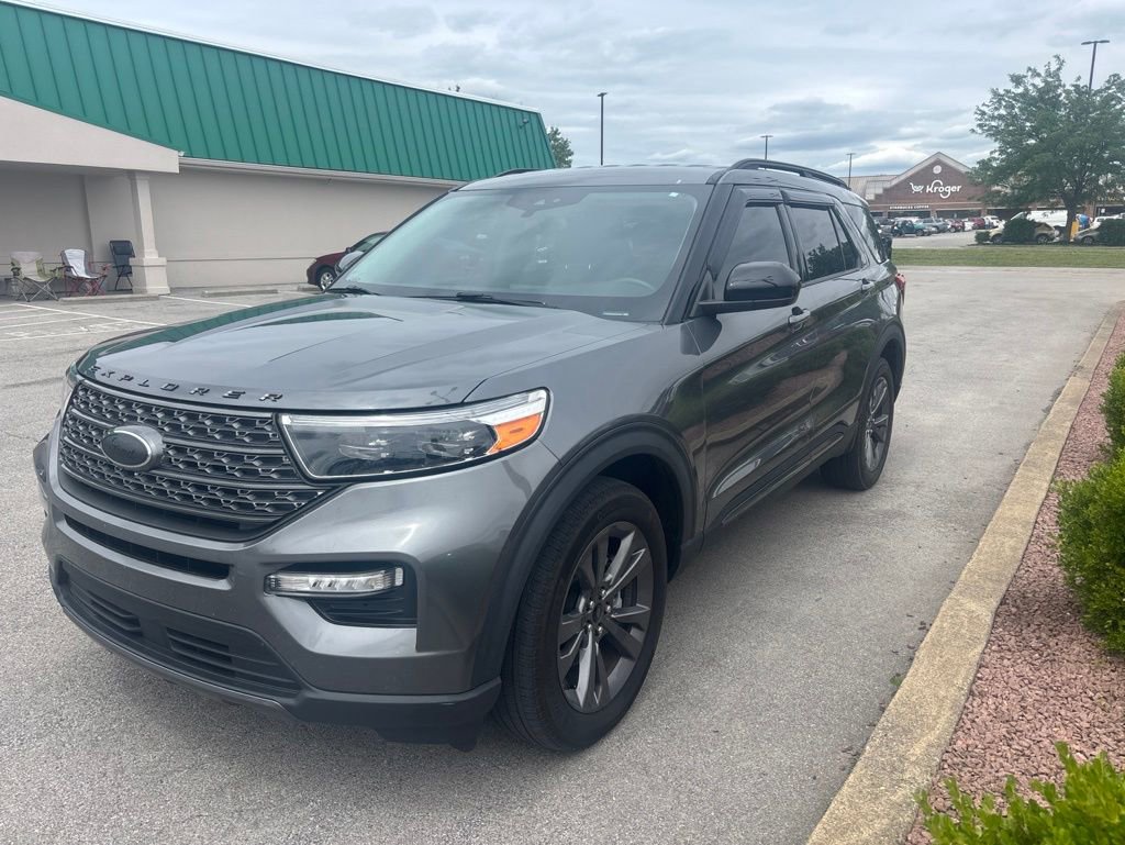 Used 2022 Ford Explorer XLT w/ Equipment Group 202A AWD/4WD image 3