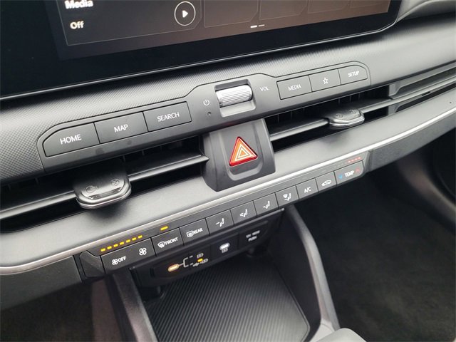 Used 2025 Kia K4 LXS image 15