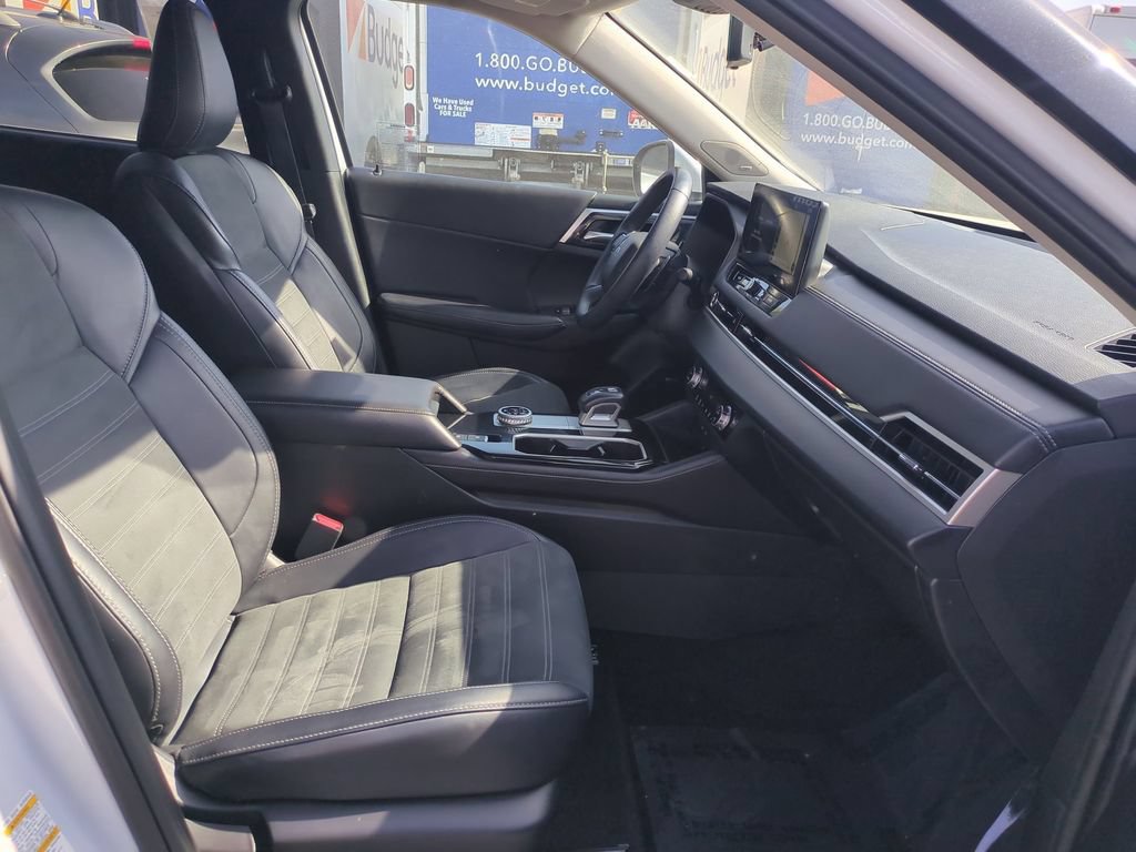Used 2025 Mitsubishi Outlander SE AWD/4WD image 31
