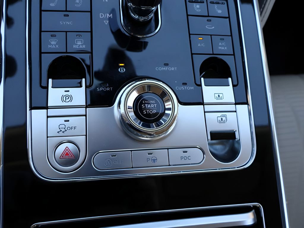 Used 2023 Bentley Flying Spur Azure AWD/4WD image 32