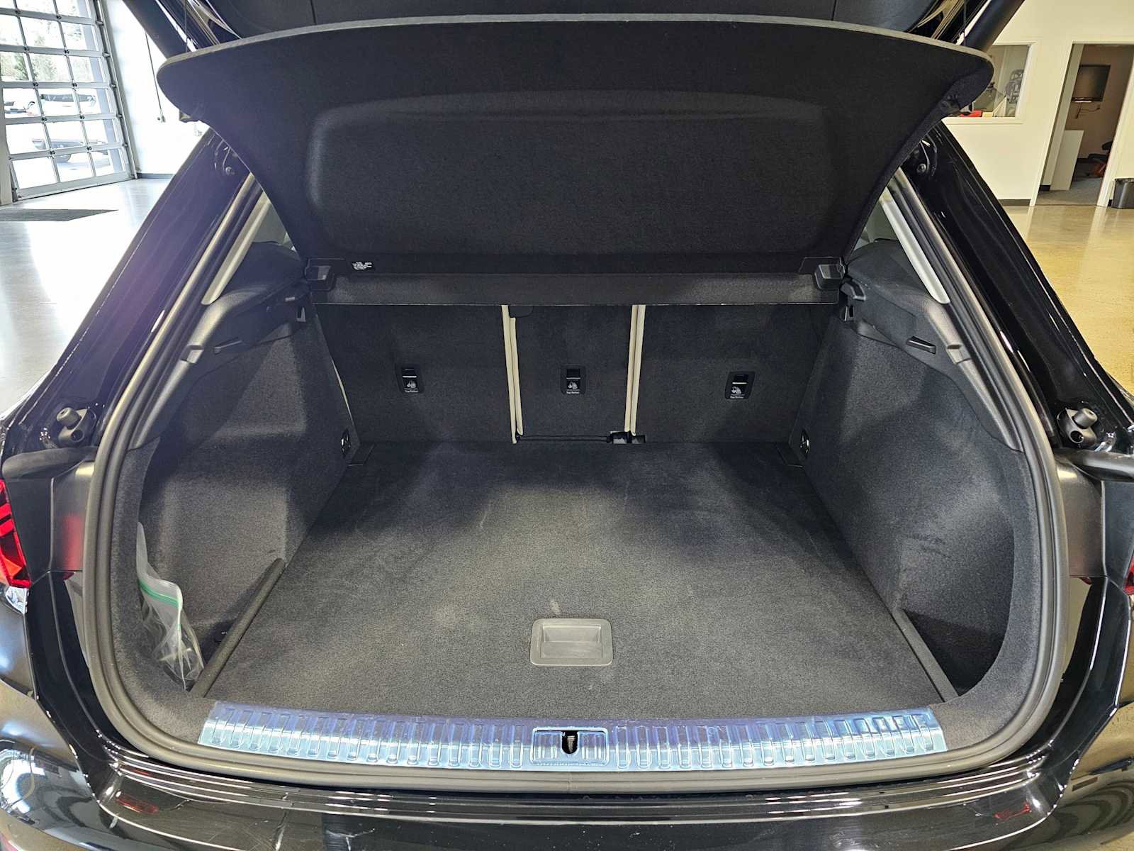 Certified 2025 Audi Q3 2.0T Premium w/ Convenience Package image 16