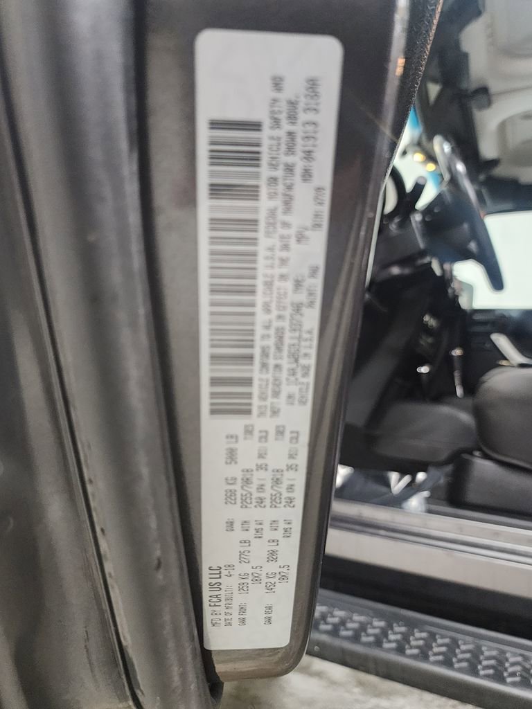 Used 2018 Jeep Wrangler Sahara w/ Connectivity Group image 43