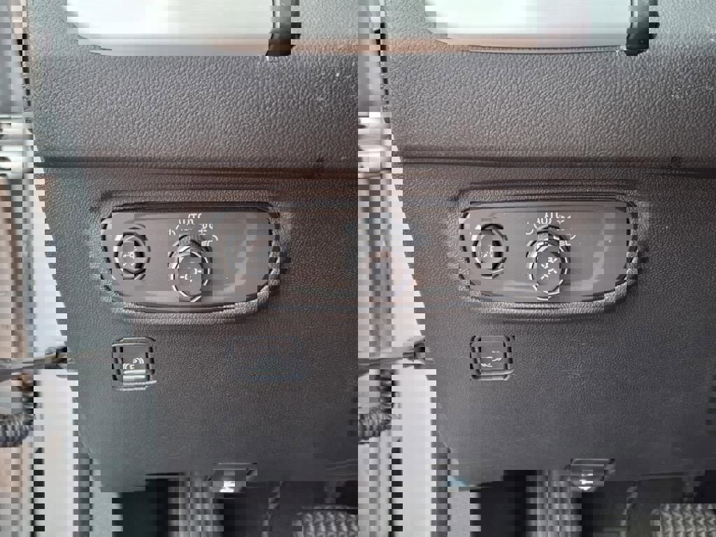 Used 2022 GMC Terrain SLE w/ Driver Convenience Package image 17