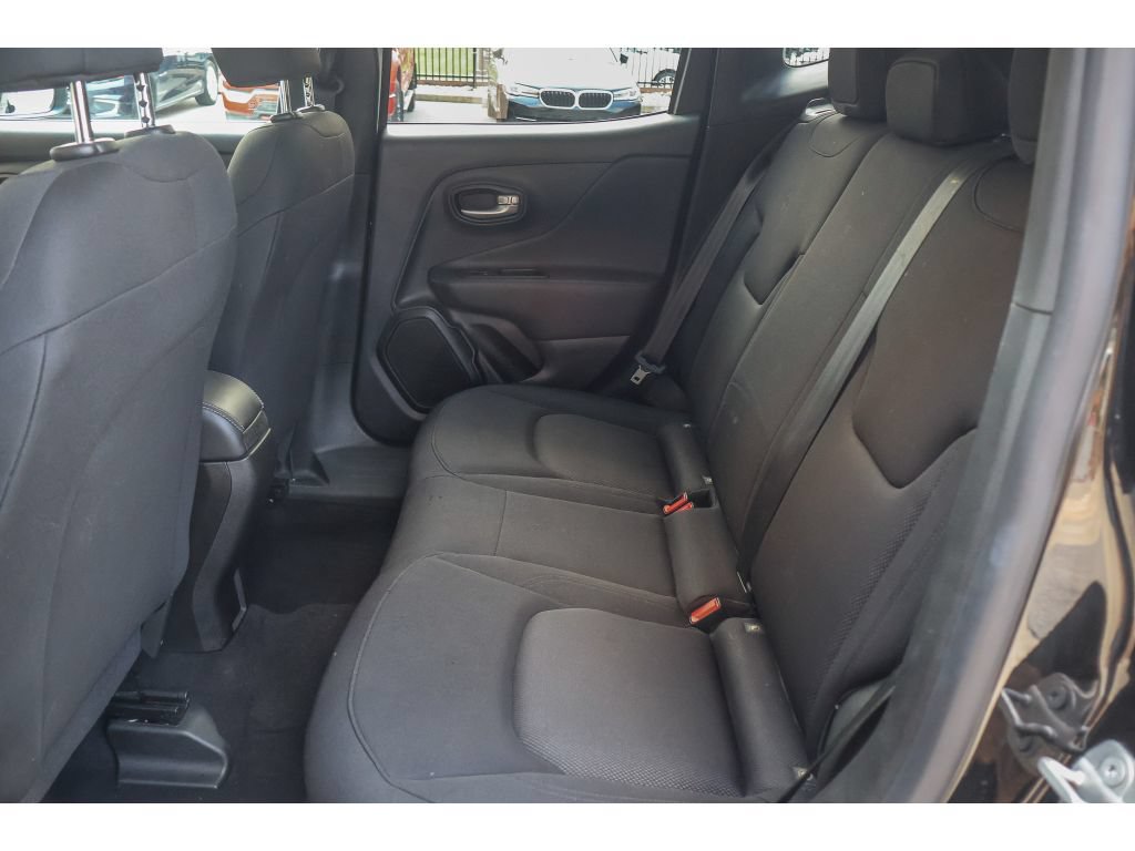 Used 2023 Jeep Renegade Latitude AWD/4WD image 19