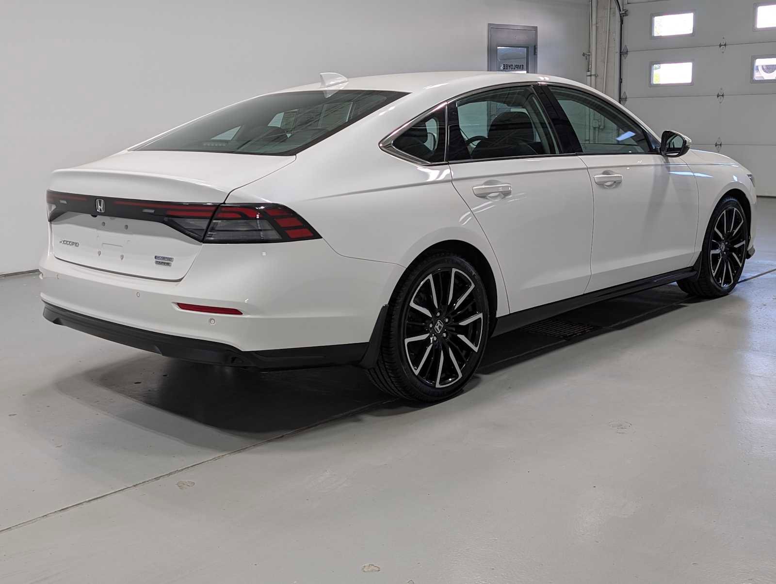 Used 2023 Honda Accord Touring image 8