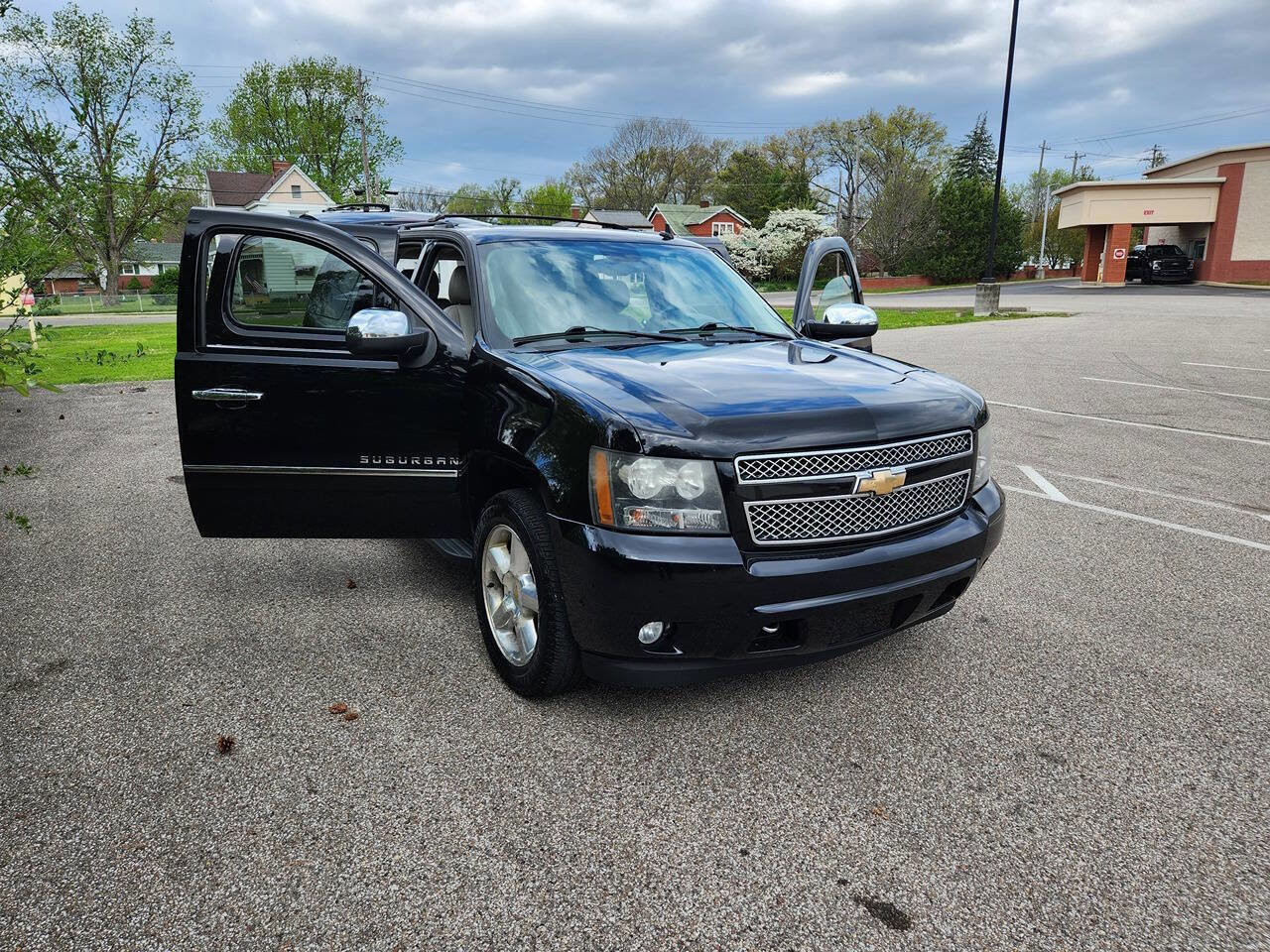 Used 2011 Chevrolet Suburban LTZ AWD/4WD image 10