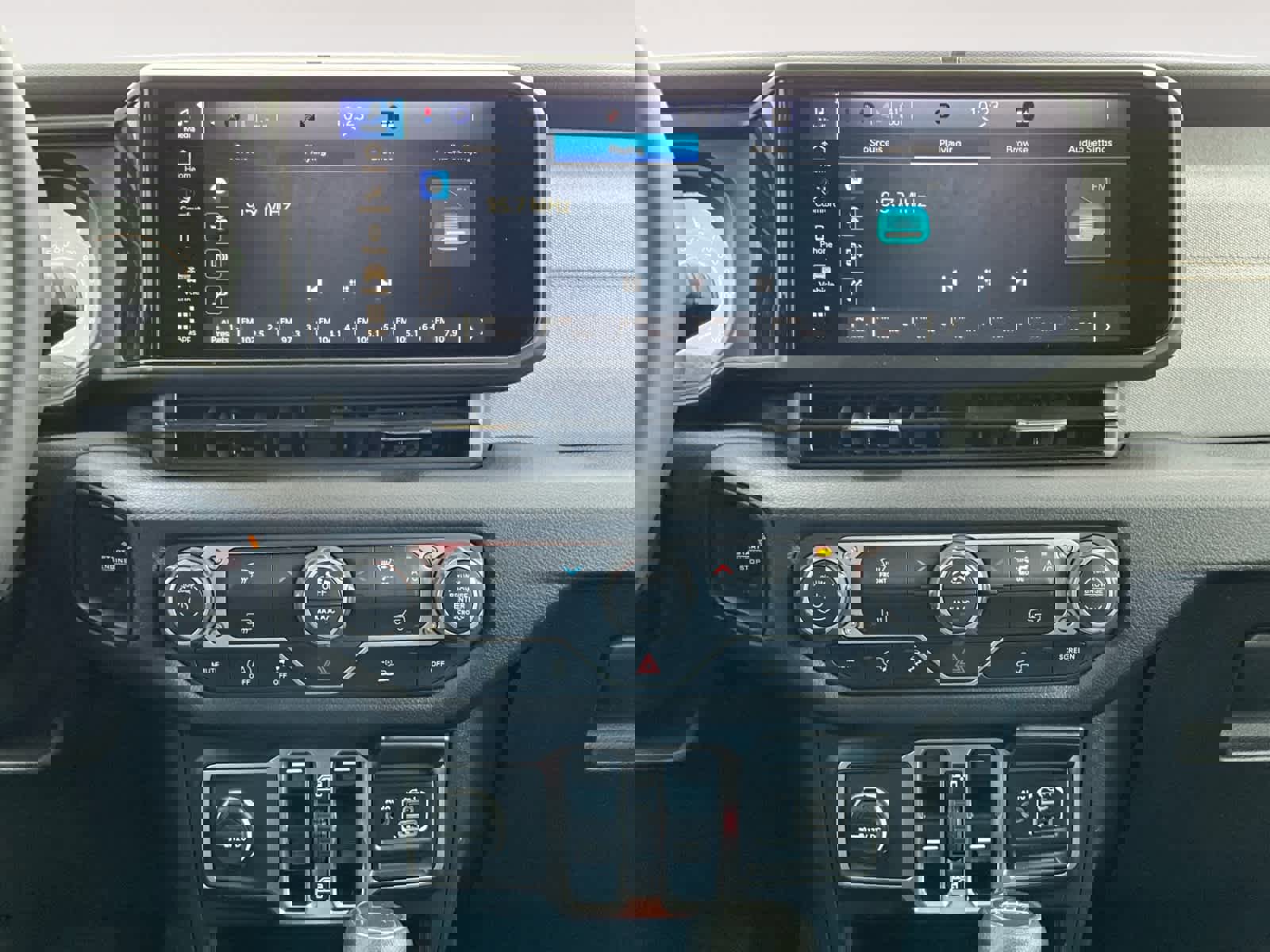 Used 2025 Jeep Gladiator Sport image 13