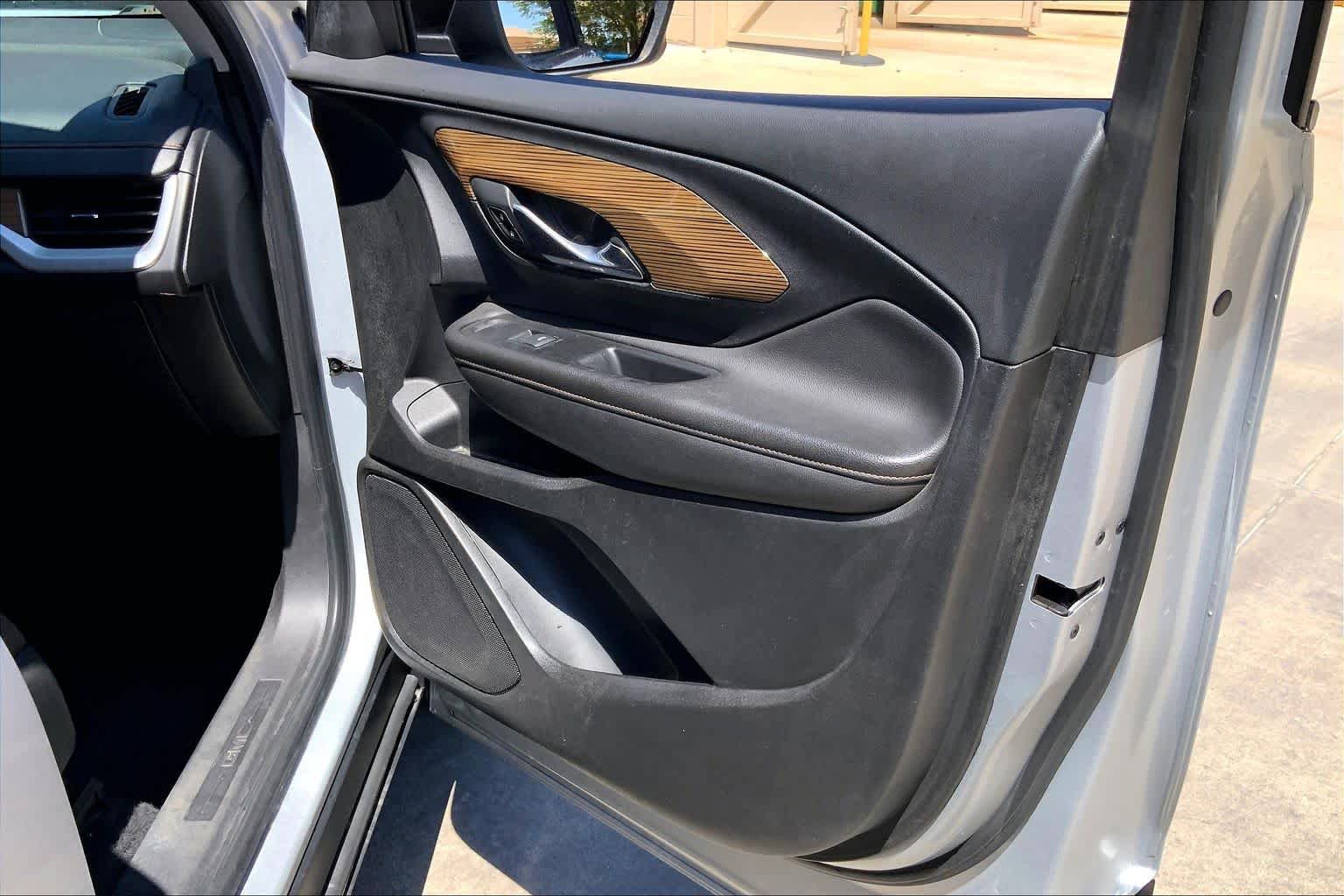 Used 2020 GMC Terrain SLE w/ Elevation Edition FWD image 23